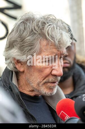 Porträt von Roger Waters von Pink Floyd bei einer Kundgebung aus Protest gegen die Auslieferung von WikiLeaks-Gründer Julian Assange in die USA vor der Gerichtsverhandlung Stockfoto