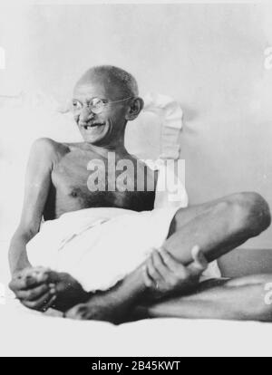 Mahatma Gandhi lachend, Birla House, Bombay, Mumbai, Maharashtra, Indien, Asien, August 1942, altes Vintage 1900er Picturee Stockfoto