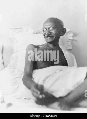 Mahatma Gandhi lachend, Birla House, Bombay, Mumbai, Maharashtra, Indien, Asien, August 1942, altes Vintage 1900er Picturee Stockfoto