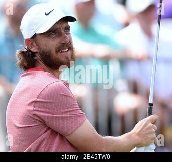 Orlando, Vereinigte Staaten. März 2020. 5. März 2020 - Orlando, Florida, Vereinigte Staaten - Tommy Fleetwood von England ist während der ersten Runde des Arnold Palmer Invitational Golfturniers im Bay Hill Club & Lodge am 5. März 2020 in Orlando, Florida, auf dem ersten Loch abgesteckt. Credit: Paul Hennessy/Alamy Live News Stockfoto