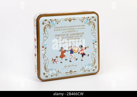 Eine Keksdose, die die Geburt von Prinz George Alexander Louis aus Cambridge feiert Stockfoto