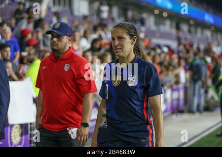 Orlando, Florida, USA. März 2020. USA-Forward Carli Lloyd (10) nach dem SheBelieves Cup in einem internationalen freundschaftlichen Frauenfußballspiel gegen England, Donnerstag, 5. März 2020, in Orlando, Florida, USA. (Foto von IOS/ESPA-Images) Credit: European Sports Photographic Agency/Alamy Live News Stockfoto