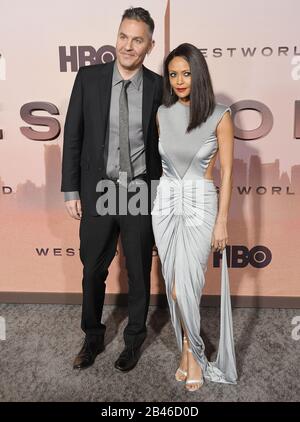 Los Angeles, USA. März 2020. (L-R) Ol Parker und Thandie Newton bei der WESTWORLD Season 3 Premiere von HBO im TCL Chinese Theatre in Hollywood, CA am Donnerstag, 5. März 2020. (Foto Von Sthanlee B. Mirador/Sipa USA) Kredit: SIPA USA/Alamy Live News Stockfoto