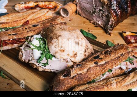 Nahaufnahme typischer italienischer Snacks. Mediterrane Küche, Isoliertes Image. Stockfoto