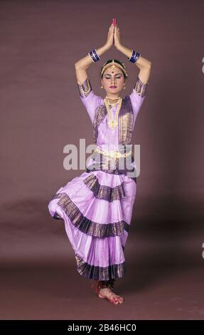 Bharatanatyam, Augen geschlossen, Sadira Attam, Indischer klassischer Tanz, Tamil Nadu, Indien, Asien, MR#469 Stockfoto