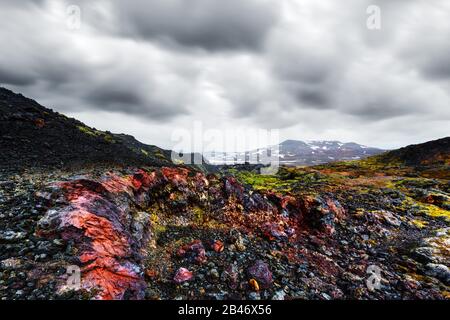 Gefrorenes Lavafeld im Erdothermaltal Leirhnjukur, in der Nähe des Vulkans Krafla, Island, Europa. Landschaftsfotografie Stockfoto