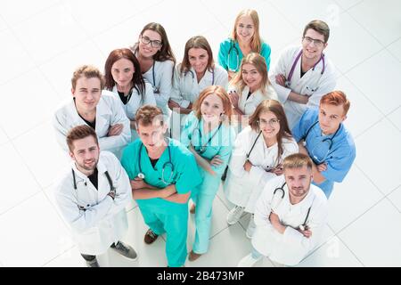 Große Gruppe von Ärzten gratulieren einander mit Applaus Stockfoto