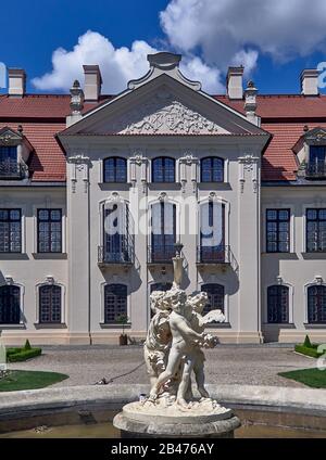 Polen, Provinz Lublin, Dorf Kozlowka, Palast Zamoyskis, 18. Jahrhundert, die Engel des Brunnens Stockfoto