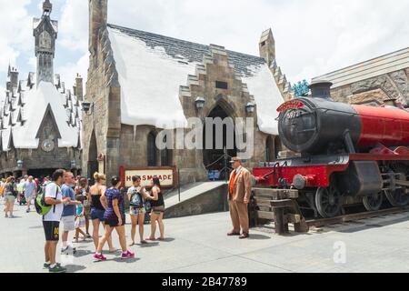 Hogwarts Express, Zug von Plattform ​9 3⁄4 am Bahnhof King's Cross in London zum Bahnhof Hogsmeade in der Nähe von Hogwarts. Juli 2019. Stockfoto