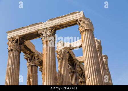 Tempel des olympischen Zeus, Athen, Griechenland. Es ist eine berühmte Touristenattraktion Athens Stockfoto