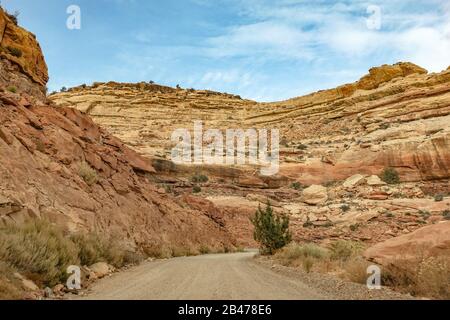 Der Mokee/Moki Dugway verschlungen sich an der Seite eines Escarpments in Utah Stockfoto