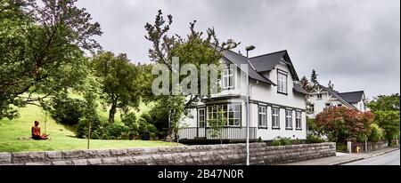 Europa, Reykjavik: Traditionelles Holzhaus in der Vonarstraeti Straße Stockfoto