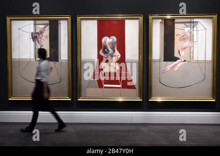 London, Großbritannien. März 2020. Francis Bacons monumentales Werk aus dem Jahr 1981, Triptych Inspiriert von der Oresteia von Aeschylus, um am 13. Mai in Sotheby's New York zur Auktion zu gehen, mit einer Schätzung von mehr als 60 Millionen Dollar London, Großbritannien - 6. März 2020 Kredit: Nils Jorgensen/Alamy Live News Stockfoto