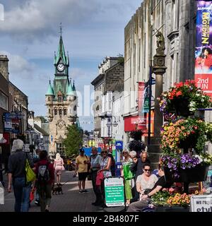 Großbritannien, es war einst die Hauptstadt Schottlands. Dunfermlins Kulturerbe umfasst die im 12. Jahrhundert erbaute Abteikirche, die letzte Ruhestätte von Robert the Bruce und die Grabstätte von 11 anderen schottischen Königen und Königinnen ist. Der berühmte Philanthophist Andrew Carnegie wurde in Dunfermline geboren. Stockfoto