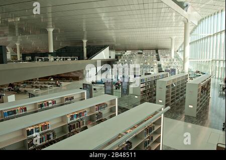 Innenansicht der berühmten Katar National Library, Education City, Doha, Katar Stockfoto