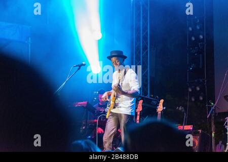 Cluj, RUMÄNIEN - Jul 04, 2019: Marcus Miller Auftritt auf dem Jazz im Park Festival in Cluj-Napoca, Rumänien. Ausgezeichnet mit dem besten kleinen Festival Europas Stockfoto