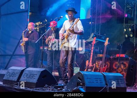 Cluj, RUMÄNIEN - Jul 04, 2019: Marcus Miller Auftritt auf dem Jazz im Park Festival in Cluj-Napoca, Rumänien. Ausgezeichnet mit dem besten kleinen Festival Europas Stockfoto