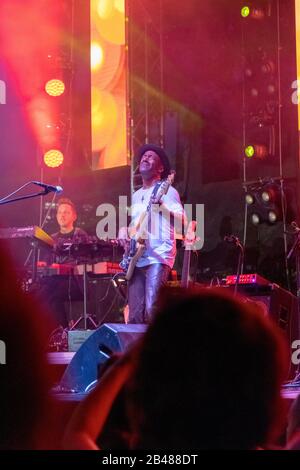 Cluj, RUMÄNIEN - Jul 04, 2019: Marcus Miller Auftritt auf dem Jazz im Park Festival in Cluj-Napoca, Rumänien. Ausgezeichnet mit dem besten kleinen Festival Europas Stockfoto