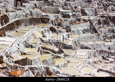 Salinas de Maras, man hat Salzbergwerke in der Nähe von Cusco, Peru, hergestellt Stockfoto