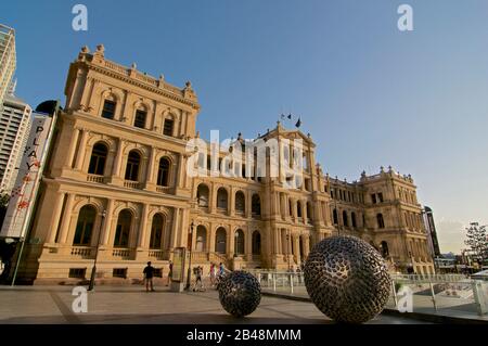 Brisbane, Queensland, Australien - 21. Januar 2020: Blick auf das wunderschöne Treasury Casino Gebäude in Brisbane. Es beherbergt auch ein Hotel, 6 Restaurants Stockfoto