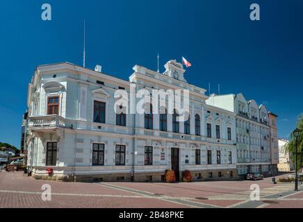 Ratusz (Rathaus), heutiges Gebäude, im Jahre 1880, eklektischer Stil, am Rynek (Marktplatz) in Sanok, Malopolska, Polen Stockfoto