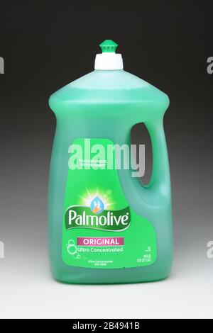 Irvine, CA - 21. Januar 2013: Eine 90-Unzen-Flasche Palmolive Originalschüssel. The Colgate-Palmolive Company, mit einem Umsatz von mehr als 15 Milliarden US-Dollar Stockfoto