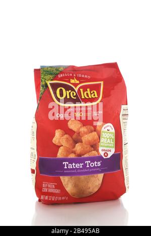 Irvine, KALIFORNIEN - 16. NOVEMBER 2016: Ein Paket von Ore-Ida Tater Tots. Ore-Ida produziert fast die Hälfte der in den USA verkauften Tiefkühlkartoffelprodukte. Stockfoto