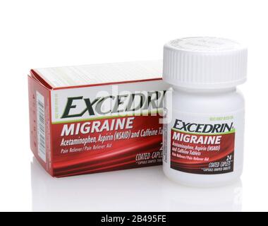 Irvine, CA - 23. JUNI 2014: Eine Flasche Excedrin-Migräne-Schmerzmittel. Excedrin war das erste Medikament für Migräne-Kopfschmerzen, das Con zur Verfügung stand Stockfoto