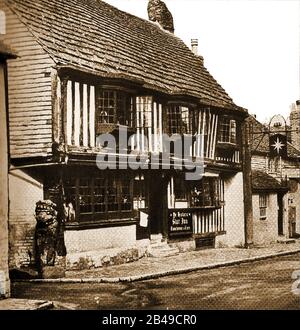 Britische Hotels, Pubs, Gasthäuser und Tavernen. Ein Foto des Star Inn in Alfriston aus den 1930er Jahren, ursprünglich eine Pilgerstation aus dem 15. Jahrhundert. Stockfoto