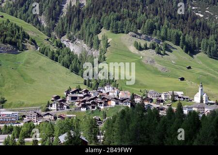 Das Bergdorf Splugen in der Schweiz Stockfoto