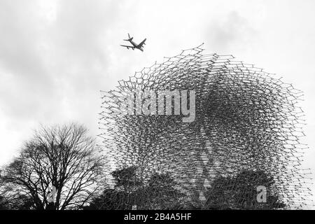 Die Hive-Installation von Wolfgang Buttress in Kew Gardens, Royal Botanic Gardens, Kew, London, Großbritannien Stockfoto