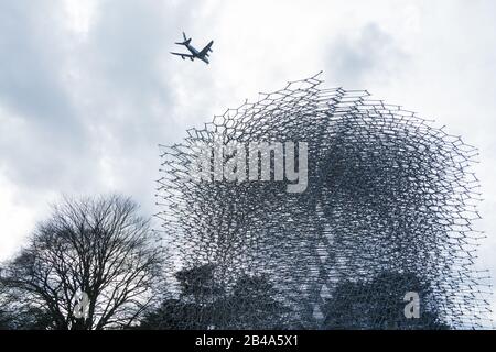 Die Hive-Installation von Wolfgang Buttress in Kew Gardens, Royal Botanic Gardens, Kew, London, Großbritannien Stockfoto