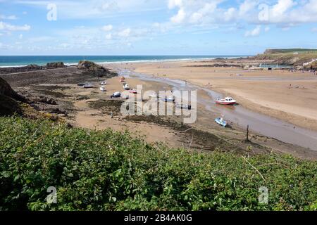 Bude, CORNWALL/UK - 12. AUGUST: Blick auf den Strand von Bude in Cornwall am 12. August 2013. Nicht identifizierte Personen Stockfoto