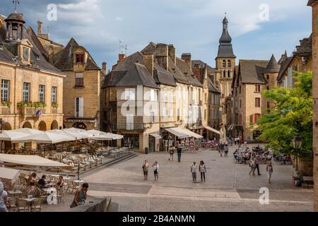 Schöner Hauptplatz von Sarlat Dordogne Frankreich Stockfoto