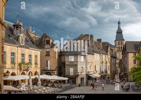 Schöner Hauptplatz von Sarlat Dordogne Frankreich Stockfoto