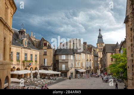 Schöner Hauptplatz von Sarlat Dordogne Frankreich Stockfoto