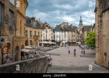 Schöner Hauptplatz von Sarlat Dordogne Frankreich Stockfoto