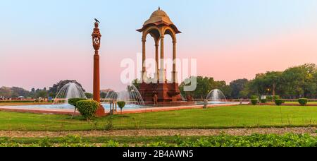 Indien-Tor und der Baldachin, wunderschönes Morgenpanorama Stockfoto