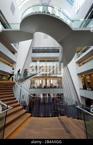 Frankreich, Bas Rhin, Strasbourg, Neustadt Deutsches Viertel, das zum UNESCO-Weltkulturerbe gehört, Place de la Liberté, Nationalbibliothek der Universität (bibliothèque nationale et universitaire BNU), monumentale Treppe des Architekten ANMA-Agence Nicolas Michelin und Associates Stockfoto