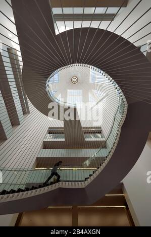 Frankreich, Bas Rhin, Strasbourg, Neustadt Deutsches Viertel, das zum UNESCO-Weltkulturerbe gehört, Place de la Liberté, Nationalbibliothek der Universität (bibliothèque nationale et universitaire BNU), monumentale Treppe des Architekten ANMA-Agence Nicolas Michelin und Associates Stockfoto