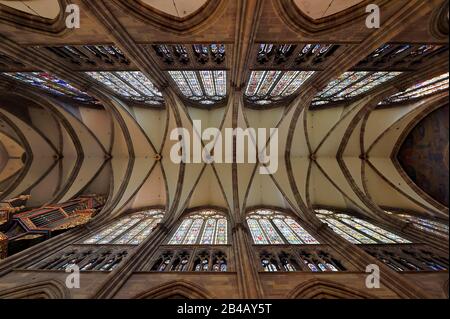 Frankreich, Bas Rhin, Straßburg, Altstadt, die von der UNESCO zum Weltkulturerbe erklärt wurde, Kathedrale Notre Dame, die Decke des gotischen Kirchenschiffs Stockfoto