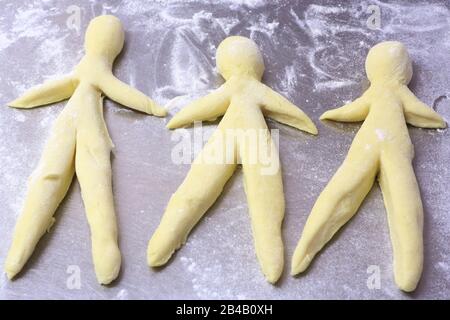 Frankreich, Haut Rhin, Münster, Gebäck Willys Fritsch, Vorbereitung der Menschen(n) eles (Bestechungen in Form eines kleinen Mannes, der von Bäckern germanische Tradition für den Heiligen Nicolas zubereitet wird) Stockfoto