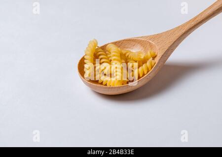 Teiggirandol auf weißem Hintergrund. Stockfoto