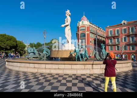 Frankreich, Alpen Maritimes, Nizza, Place Massena, Fontaine du Soleil und Appollon Statue Stockfoto