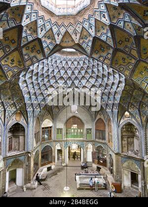 Kashan, Iran. April 2017. Stadtansicht von Kashan - Dem Basar in der iranischen Stadt Kashan, aufgenommen am 29. April 2017. Weltweite Nutzung Credit: Dpa / Alamy Live News Stockfoto