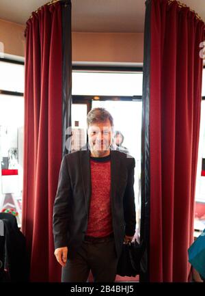 Robert Habeck in Marktoberdorf, 5. März 2020. Der Politiker Robert HABECK, Bundesvorsitzender Bündnis 90 die Gruenen spricht bei seinem Besuch im Kino Filmburg am 5. März 2020 in Marktoberdorf © Peter Schatz / Alamy Live News Stockfoto