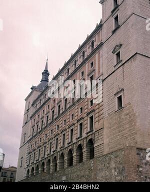 FACHADA SUR. AUTOR: JUAN DE HERRERA. ORT: ALCAZAR / MUSEO DEL EJERCITO-EDIFICIO. Toledo. SPANIEN. Stockfoto