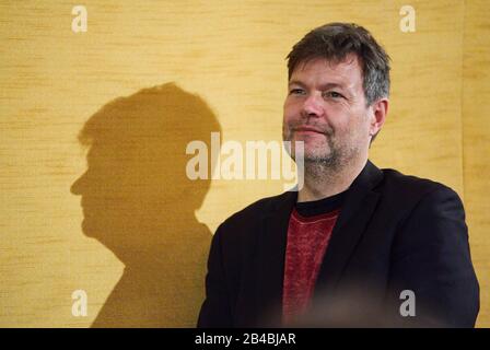 Robert Habeck in Marktoberdorf, 5. März 2020. Der Politiker Robert HABECK, Bundesvorsitzender Bündnis 90 die Gruenen spricht bei seinem Besuch im Kino Filmburg am 5. März 2020 in Marktoberdorf © Peter Schatz / Alamy Live News Stockfoto