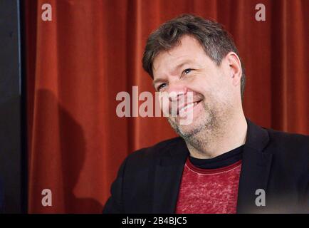 Robert Habeck in Marktoberdorf, 5. März 2020. Der Politiker Robert HABECK, Bundesvorsitzender Bündnis 90 die Gruenen spricht bei seinem Besuch im Kino Filmburg am 5. März 2020 in Marktoberdorf © Peter Schatz / Alamy Live News Stockfoto