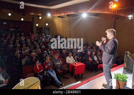 Robert Habeck in Marktoberdorf, 5. März 2020. Der Politiker Robert HABECK, Bundesvorsitzender Bündnis 90 die Gruenen spricht bei seinem Besuch im Kino Filmburg am 5. März 2020 in Marktoberdorf © Peter Schatz / Alamy Live News Stockfoto